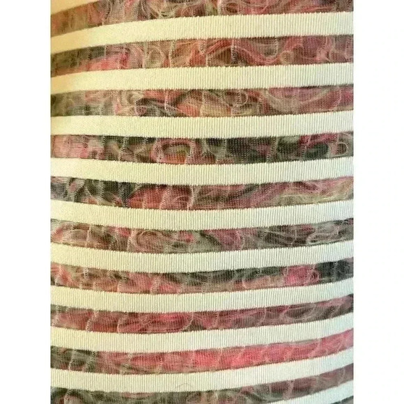 Under Armour Multi Color Fiber Filled Women’s Pullover Hoodie Size Medium NWOT - Picture 4 of 8